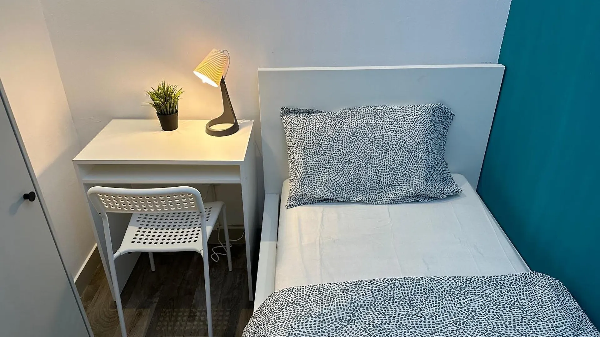 Homestay Epic Partition Room In Barsha Near Metro Dubai